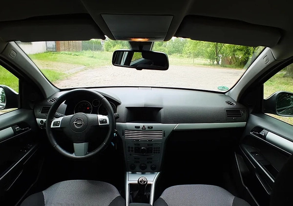 Opel Astra cena 17900 przebieg: 177000, rok produkcji 2010 z Wieleń małe 154
